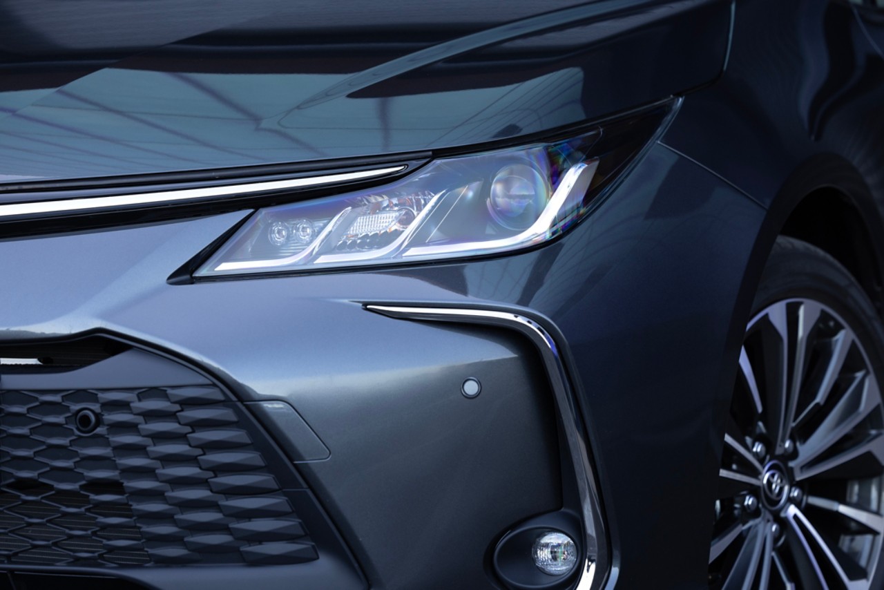 קורולה סדאן - תאורת אור יום קדמית LED (DRL)
